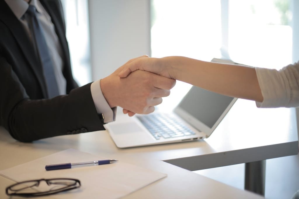 Photo pour illustrer l'engagement d'un copywriter freelance email marketing.